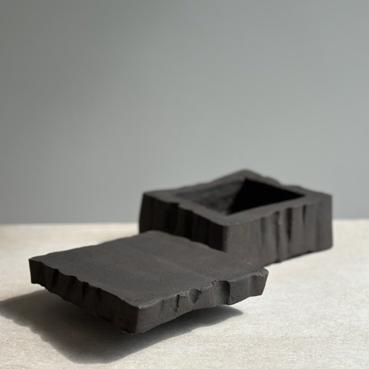 Piringa Box M_open.jpg