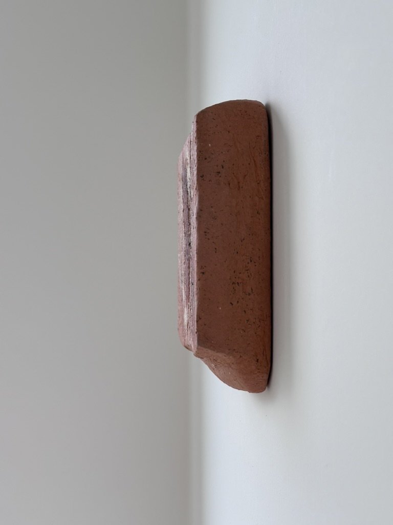 Whenua Whero wall object_profiel_vert.jpg