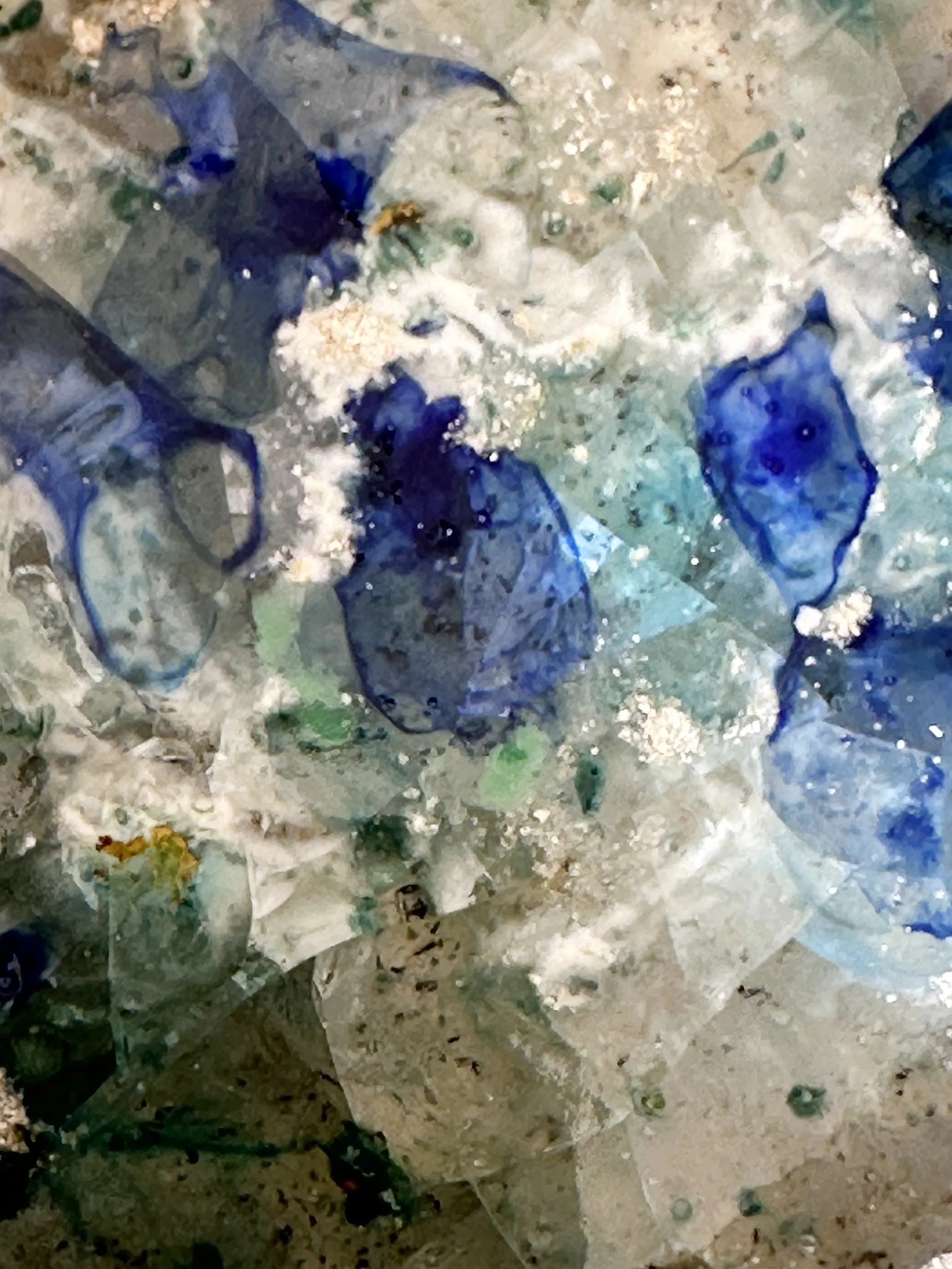 Fonte Whakaata_close_glass.jpg