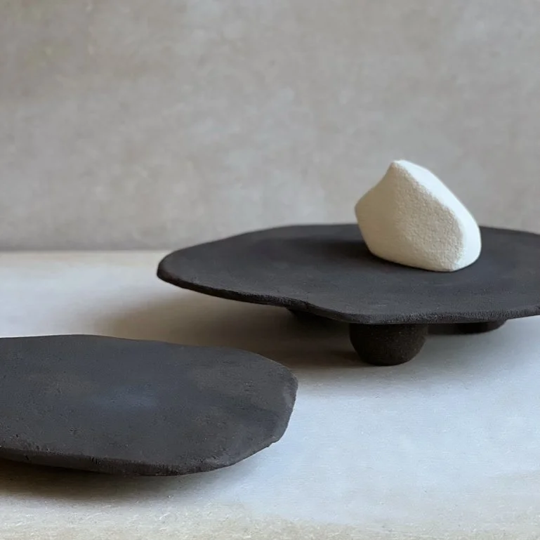 Pouri Tray Round Ø 37,5_set.jpg