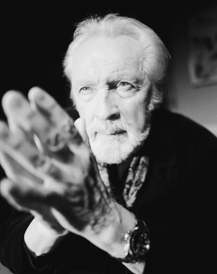 LEIGH LAWSON BY SANGES  © N11.jpg