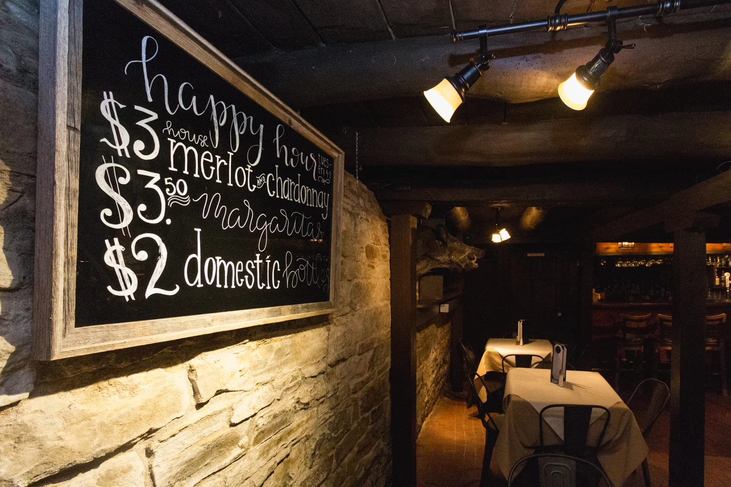 MSH-HistoricBuxton-tavernhappyhour2.jpg