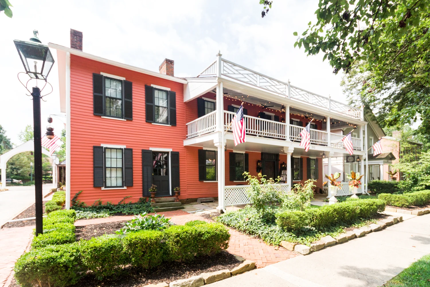 Rooms + Suites — Buxton Inn