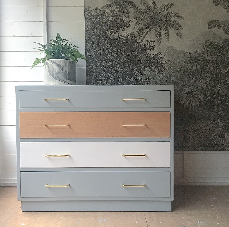 chest of drawers