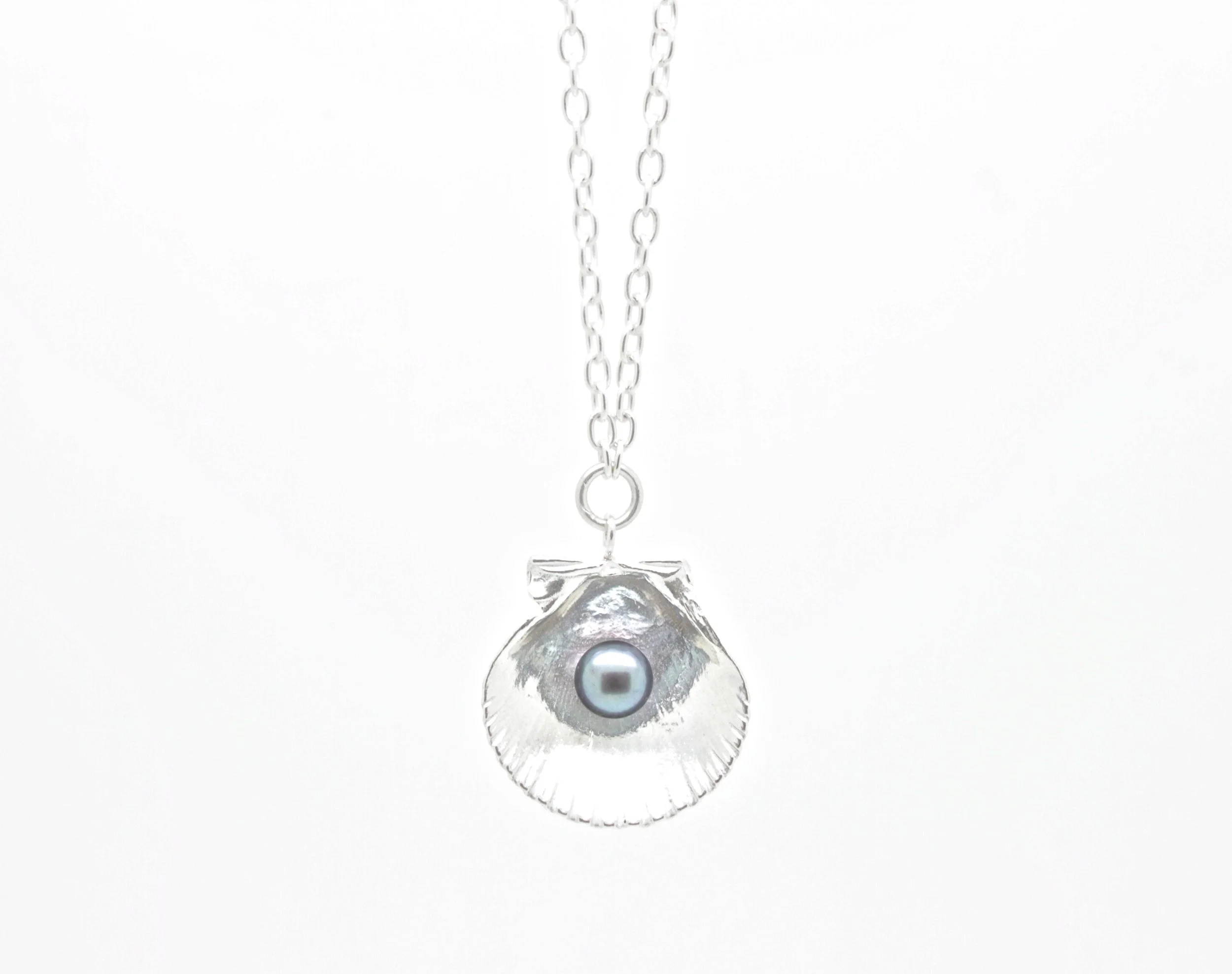 Silver Scallop with Pearl Necklace