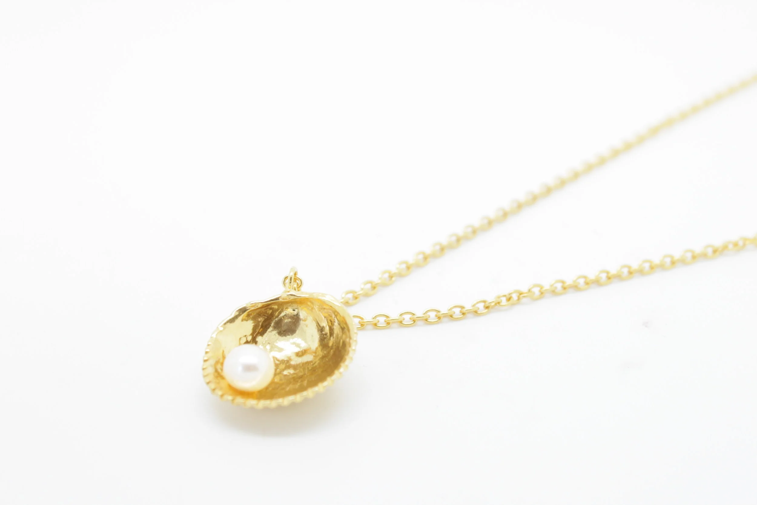 GP cockle shell with pearl necklace .JPG