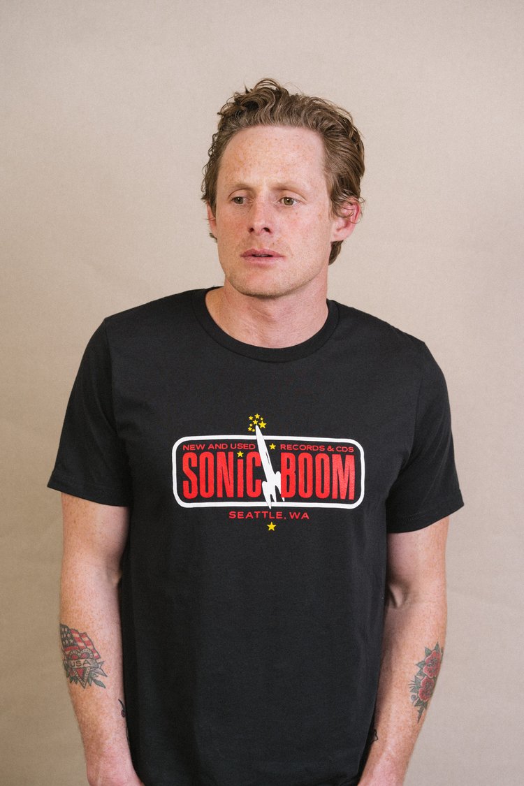 Tvunget Skæbne film BOOM logo black t shirt — Sonic Boom Records