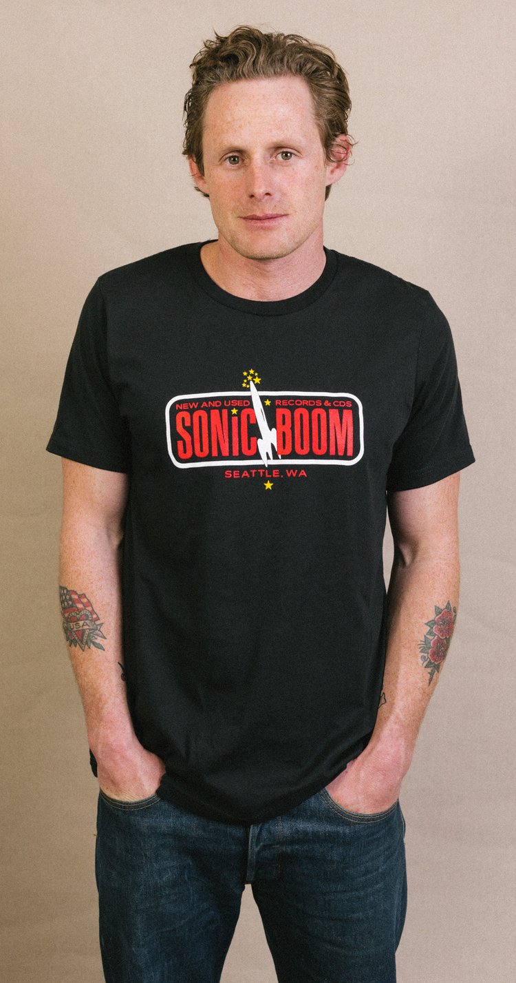Tvunget Skæbne film BOOM logo black t shirt — Sonic Boom Records