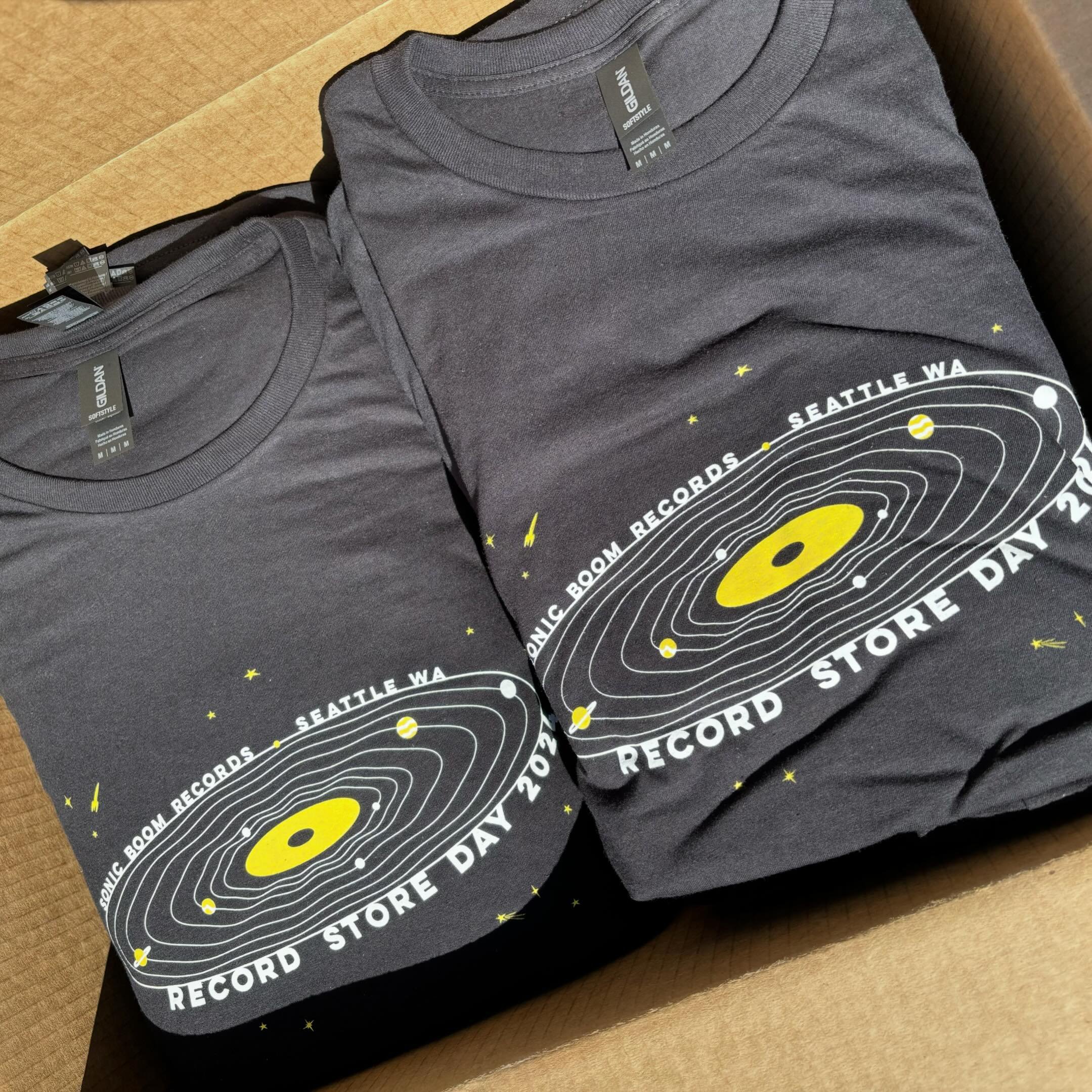 The 2024 RSD shirts are officially here and will be for sale tomorrow! Thank you to our winner Zoe for this excellent spaced out design! 🚀🪐
Big thanks to our friends at @inkknifepress for getting these printed on the fly!