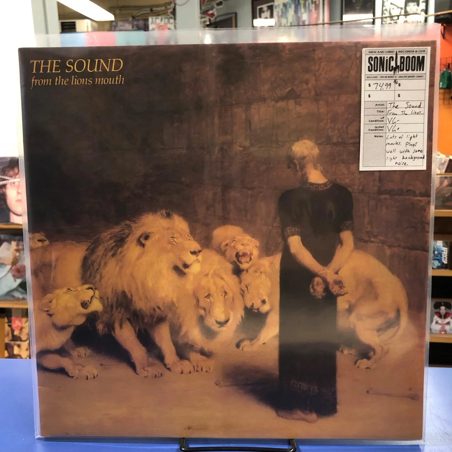 😤 Stop scrolling!!! 😤 

It&rsquo;s a stylistically cohesive Weekend Used Bin Preview! Last week we bought an impressive collection from a local couple, one of whom used to work at the Vogue back in the day. The collection reflects the countercultur