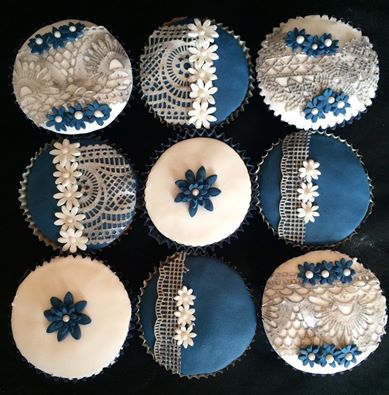 bkpam2145688_navysilverweddingcupcakes.jpg