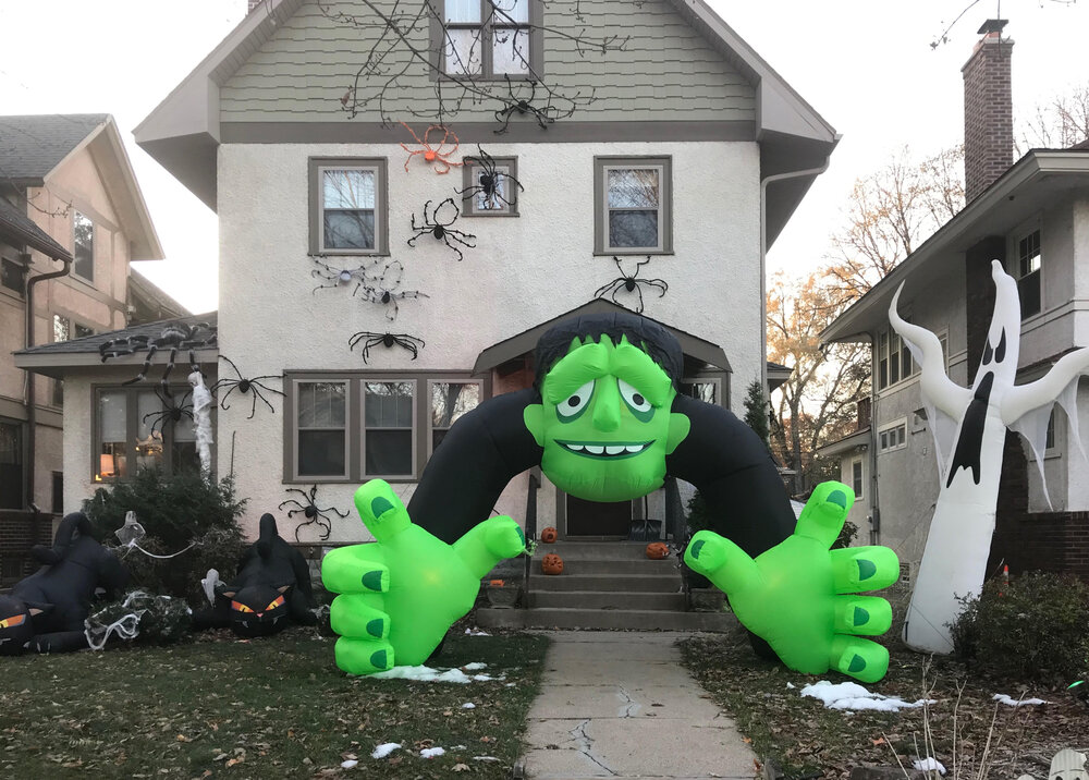 Todd Stone's Halloween House 2020 .jpg