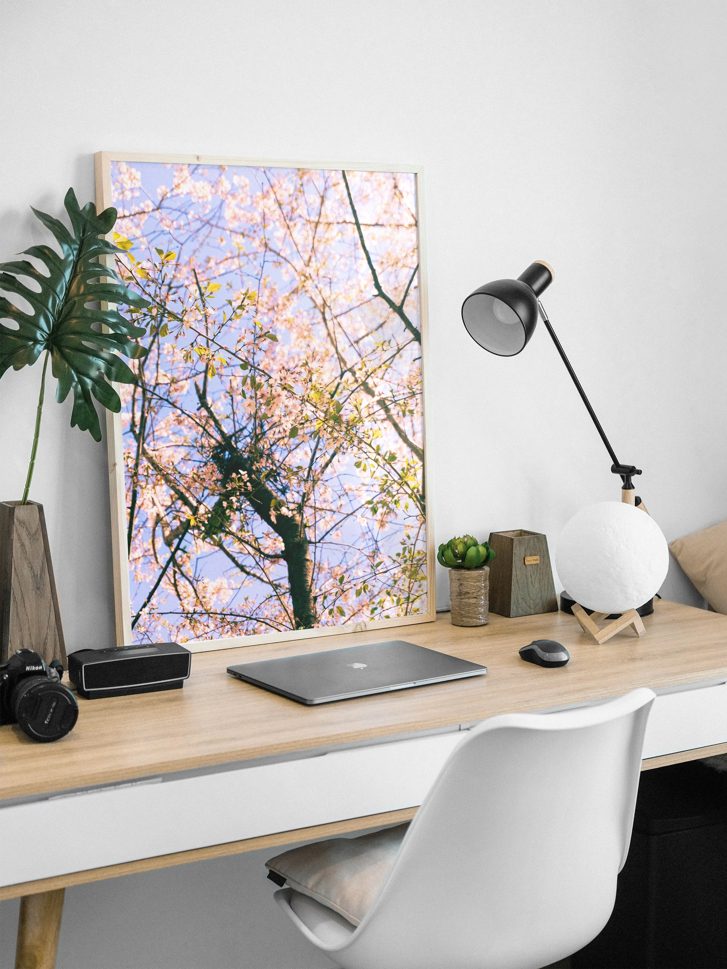 Picture-Frame-on-Desk-Mockup.jpg