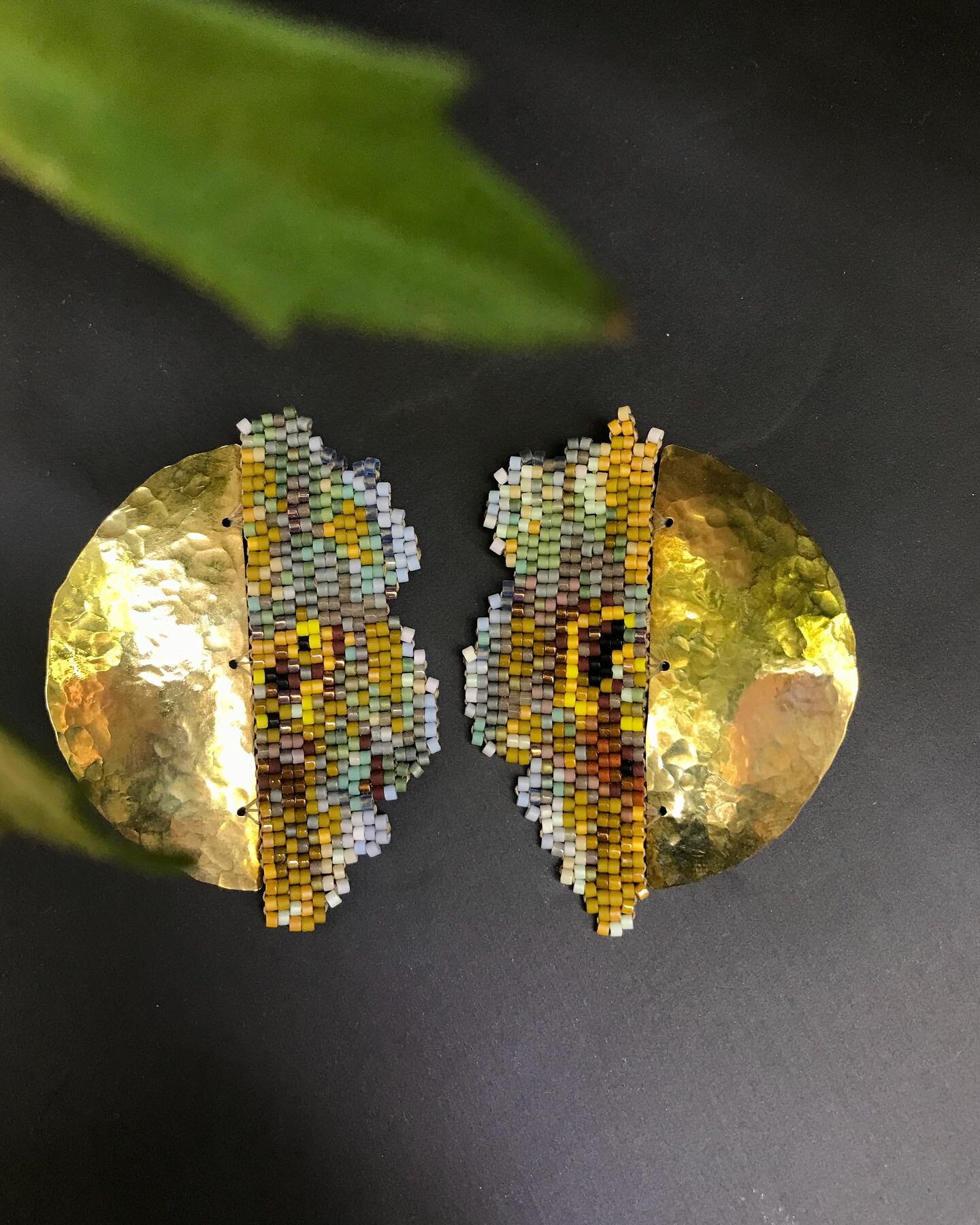 Forever sowing and sewing seeds.
🧵 🪡 🌸🌾🌿
our RHIANNON. half- moon pansy studs, in periwinkle and ochre.
🌗🌓🌗🌓🌗🌓🌗🌓🌗🌓🌗🌓🌗🌓🌗
https://waywardfringe.com/
🌓🌗🌓🌗🌓🌗🌓🌗🌓🌗🌓🌗🌔🌗🌓
&bull;
&bull;
&bull;
&bull;
&bull;
#waywardfringe #t