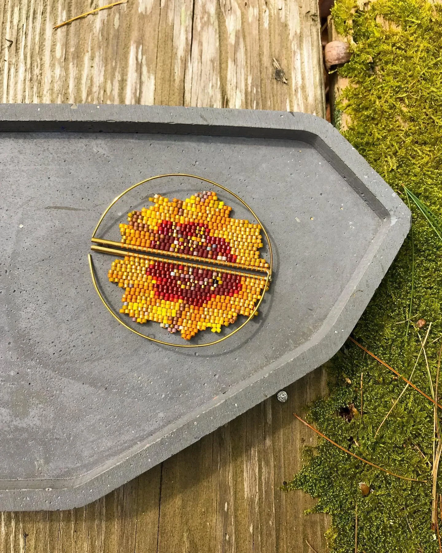 Just outside the studio with our ANDIE. cosmos hoops in the honey gold and garnet colorway.
🌼🌼🌼🌼🌼🌼🌼🥀🌼🌼🌼🌼🌼🌼🌼
https://waywardfringe.com/
🌼🌻🌼🌼🌼🌼🌼🌼🌼🌼🌼🌼🌼🌼🌼
&bull;
&bull;
&bull;
&bull;
&bull;
#waywardfringe #thesecretgardencol