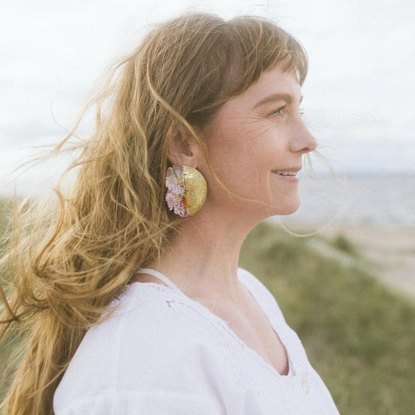 Happiest of days to my beautiful sissy, @h_annesheritagegardening!! I hope today is full of love and sunshine and all of those special little moments. I miss you and love you LOTS, Hill!
the RHIANNON. half- moon pansy studs, in blush pink and mint, o