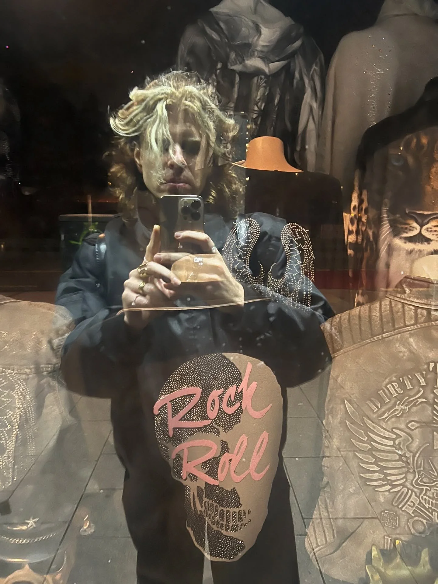 (pop)rock’n’roll in hamburg π sweet wars
new single spiderweb drops at helloween (tease on slide 17)