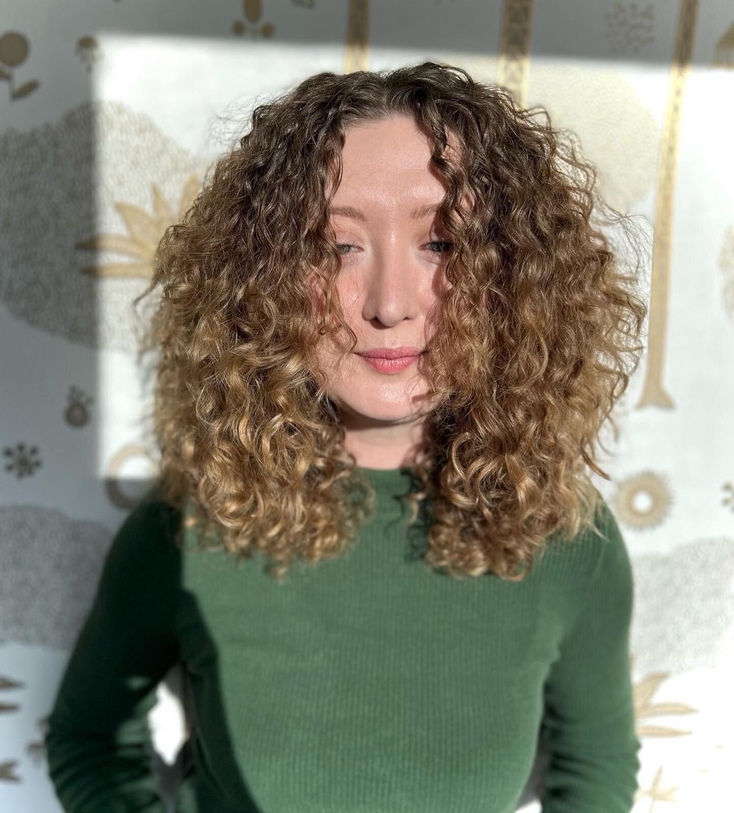 Ahhhmazing curly cut (before the shampoo and style) by Crystal @crystallake_ . Done at Vacation Club
.
.
.
 #vacationclub #vacationclubpdx #portlandsalon #humboldtneighborhood #humboldtportland #portlandsbestsalon #crafthairstyle #pdxhair #portlandha