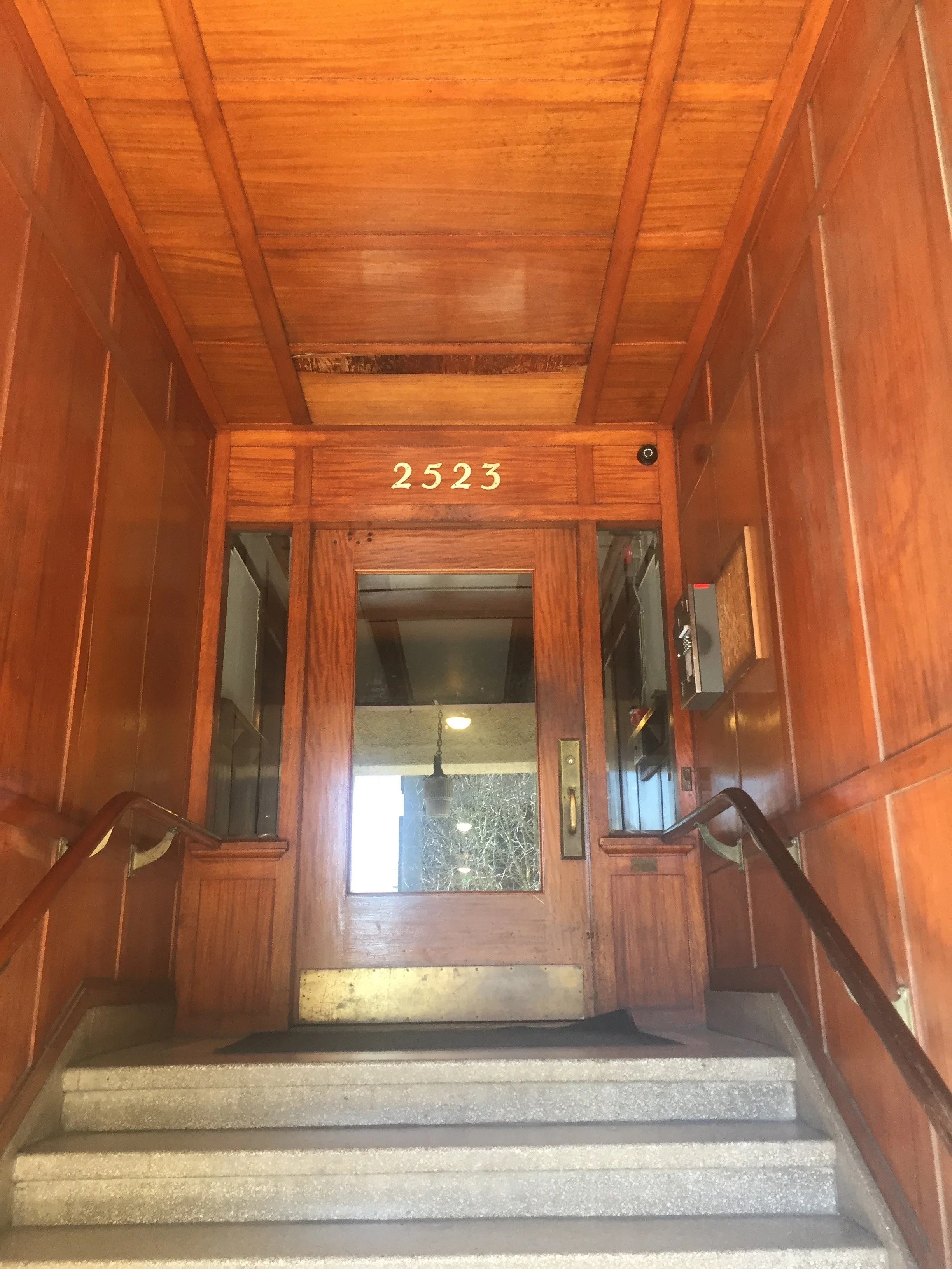 2523 entrance.jpg