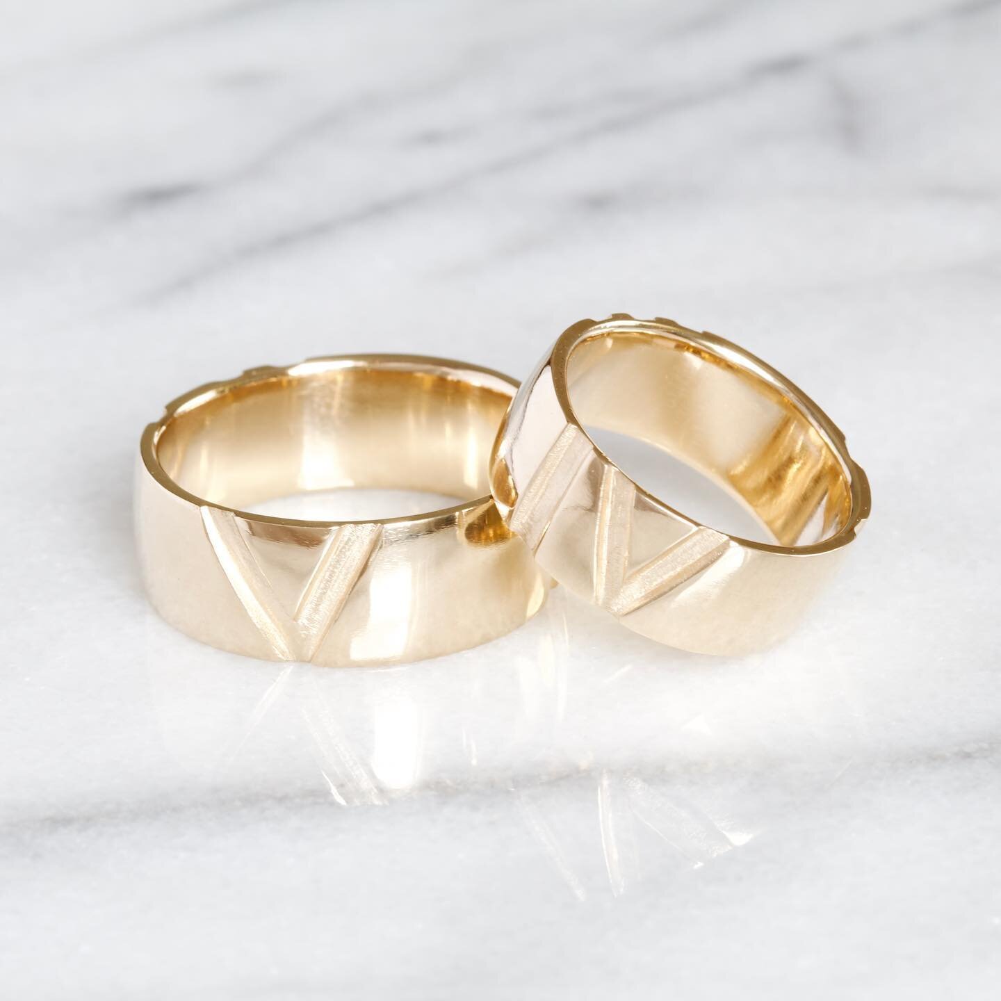 Another pair of matching bands! Anniversary set with carved Roman numerals in 14k. 💛✨
.
.
.
.
.
.
.
.
.
.
.
.
.
.
.
.
.
#weddingbands #matchingrings #matchingweddingbands #handmadegoldrings #romannumeralring #romannumerals #emilyklopstein #emilyklop