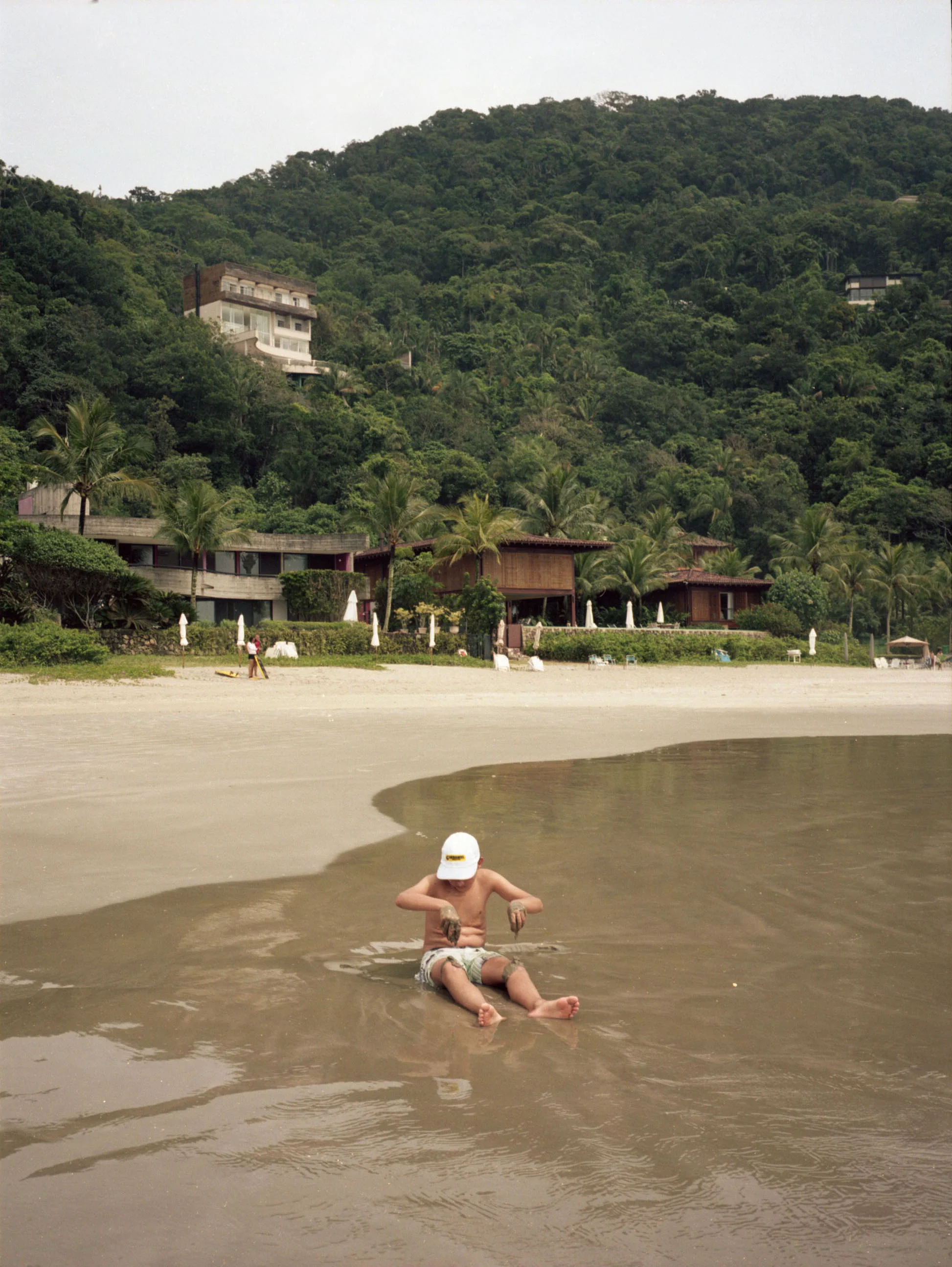 EDUARDO BEACH.jpg
