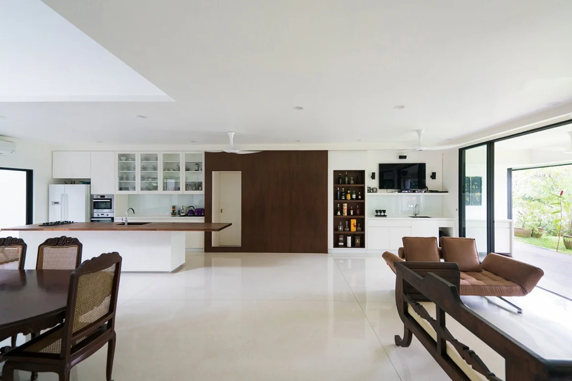 Long Bar Kitchen
