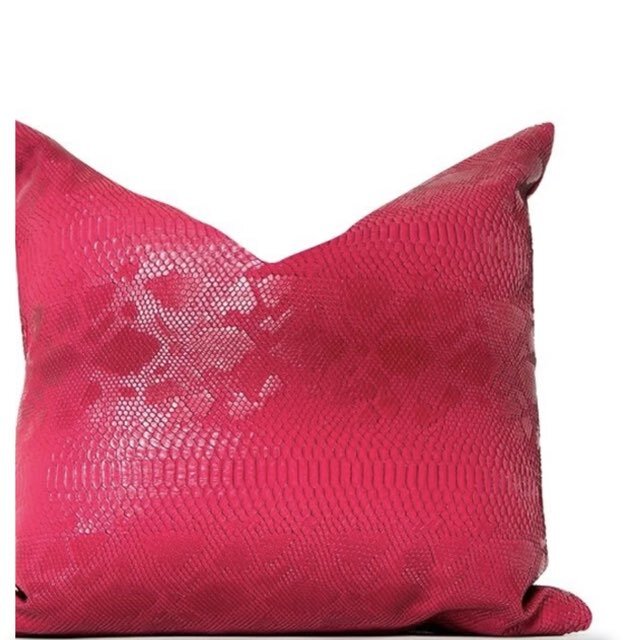 Learn How to Mix and Match Throw Pillows
