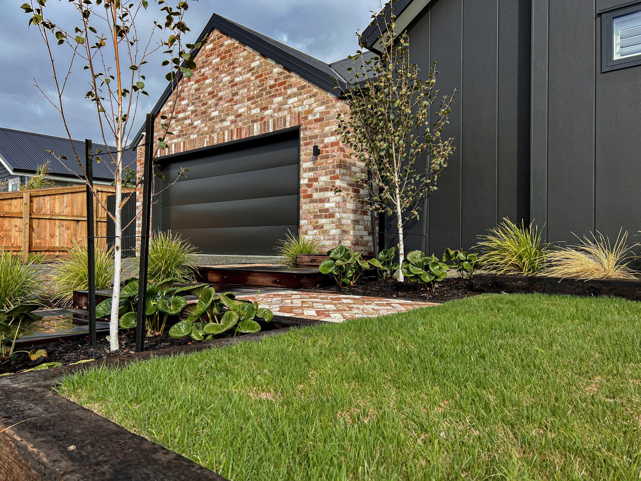 The new @gjgardnerhomesnz Nelson Show home features several simple elements that add value to any property, such as:
- Feature brickwork to match the cladding
- Batten screens for privacy
- A fireplace to enhance the entertainment area
- Raised plant