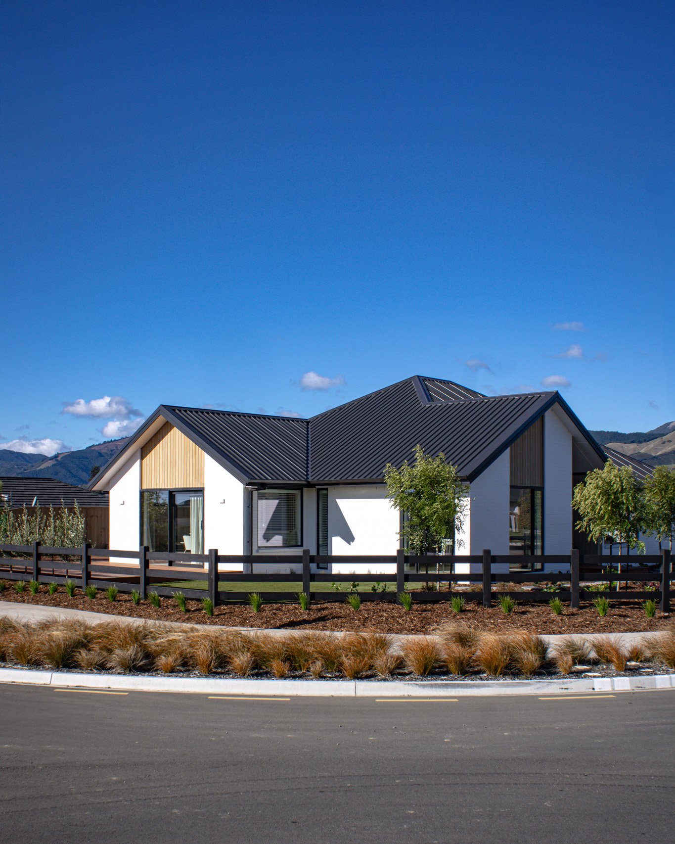 The new @signaturehomesnelson Showhome on Woodley Road in Richmond is officially open! This project was a joint effort between NV Design and NVL. 🤝🏻

#newvisionlandscapes #nvl #nvp #nvpools #landscapearchitecture #landscapedesign #nvdesign #teamawe