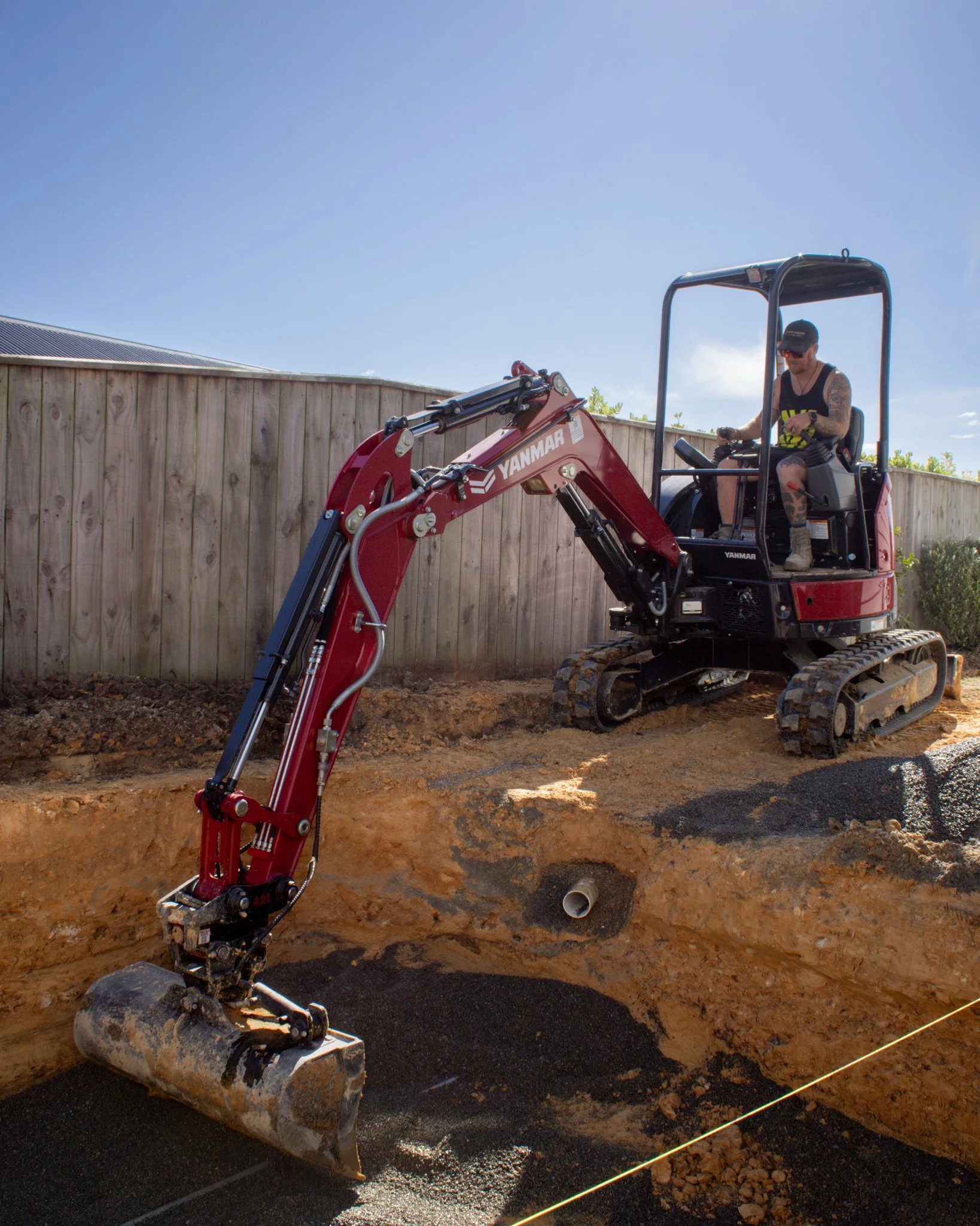 Dave completing precision earthworks – levelling the ground and preparing for @nvpools01 ' pool drop. 💦
#newvisionlandscapes #nvl #nvp #nvpools #landscapearchitecture #landscapedesign #nvdesign #teamawesome #teamnvl #nelsontasman #nelsontasma