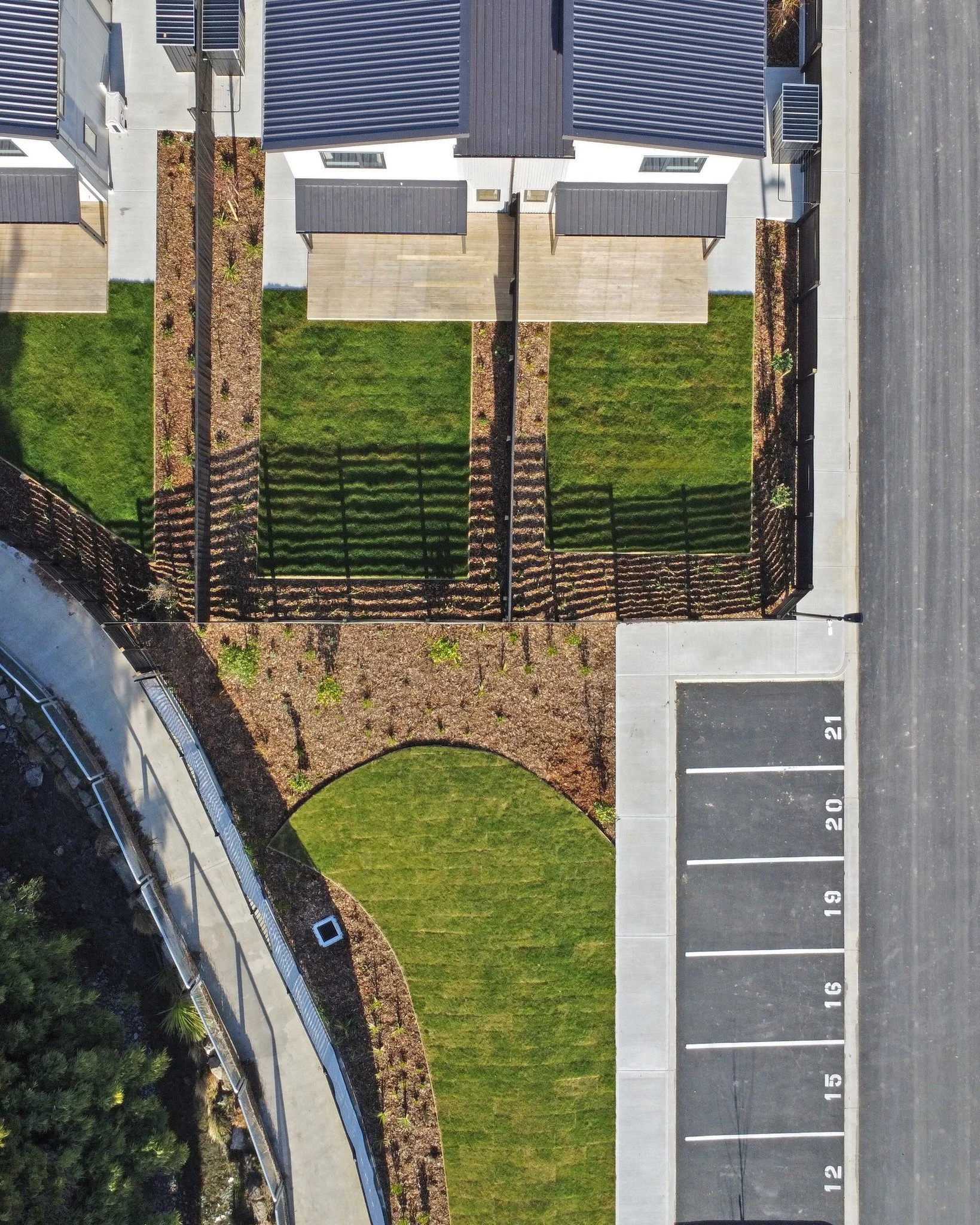 A small space done right! Sunshine, readylawn, and a covered deck make this courtyard the perfect place to soak up Summer. ☀

#newvisionlandscapes #nvl #nvp #nvpools #landscapearchitecture #landscapedesign #nvdesign #teamawesome #teamnvl #nelsontasma