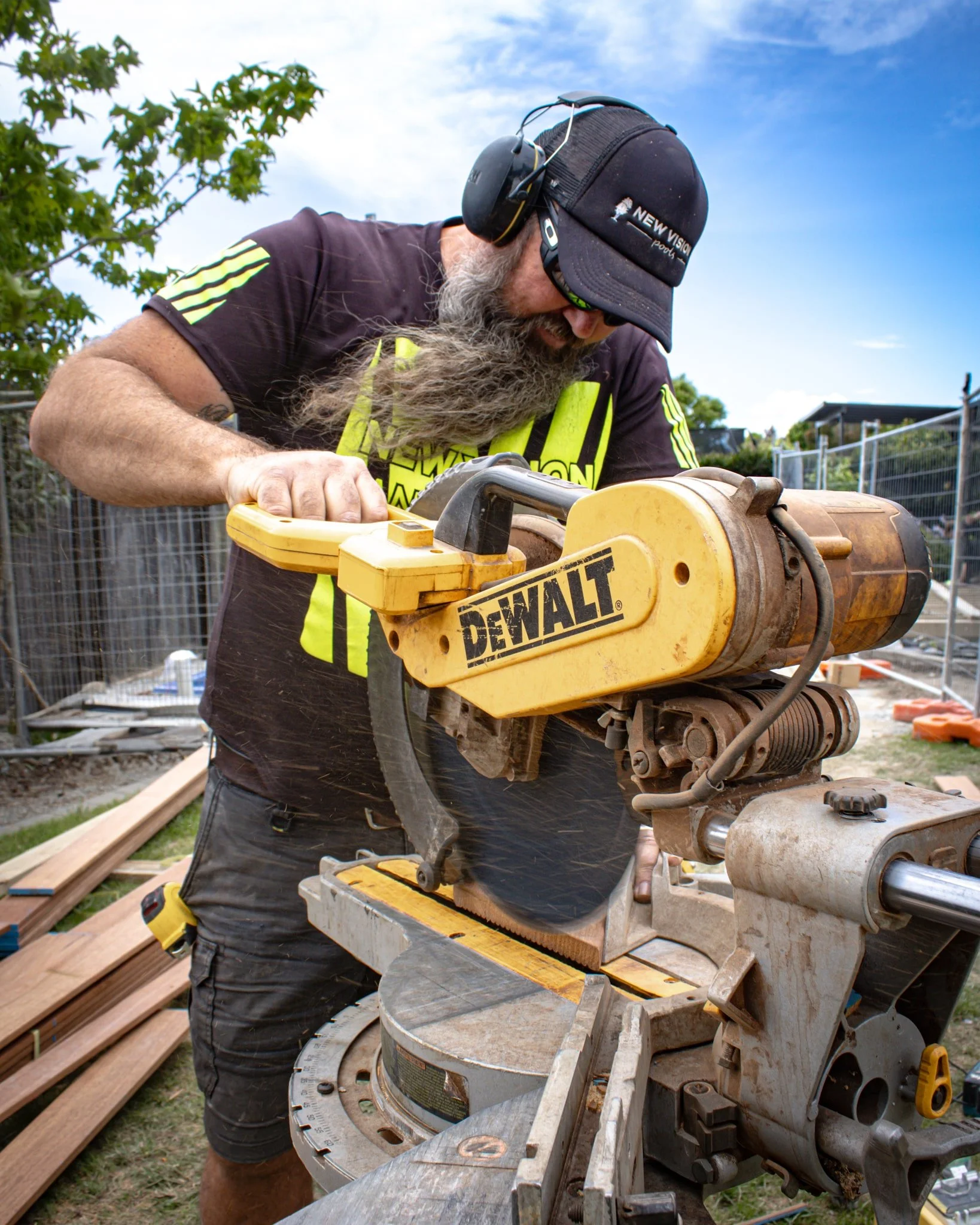 Hayden NVL and NVP Foreman, prepping decking timber for the team. 💪🏼

#teamwork #newvisionlandscapes #nvl #nvp #nvpools #landscapearchitecture #landscapedesign #nvdesign #teamawesome #teamnvl #nelsontasman #nelsontasmannz