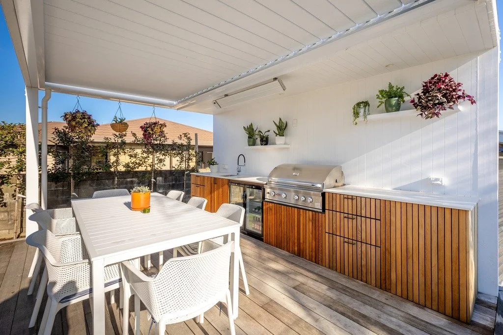 Outdoor Kitchens - the ultimate setup for those long summer evenings. We love integrating multi-purpose outdoor kitchens into our landscape projects to create the perfect space for entertaining. ☀️

#newvisionlandscapes #nvl  #nvpools #landscapearchi