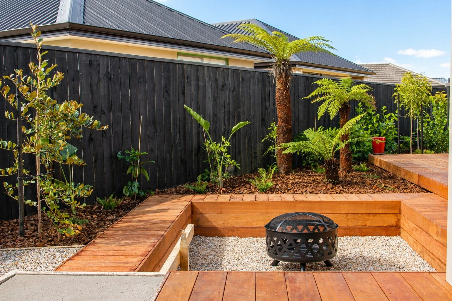 A built-in fire pit area that&rsquo;s ready for a weekend wind down. Perfect for those cooler nights ahead.

#newvisionlandscapes #nvl #nvp #nvpools #landscapearchitecture #landscapedesign #nvdesign #teamawesome #teamnvl #nelsontasman #nelsontasmannz