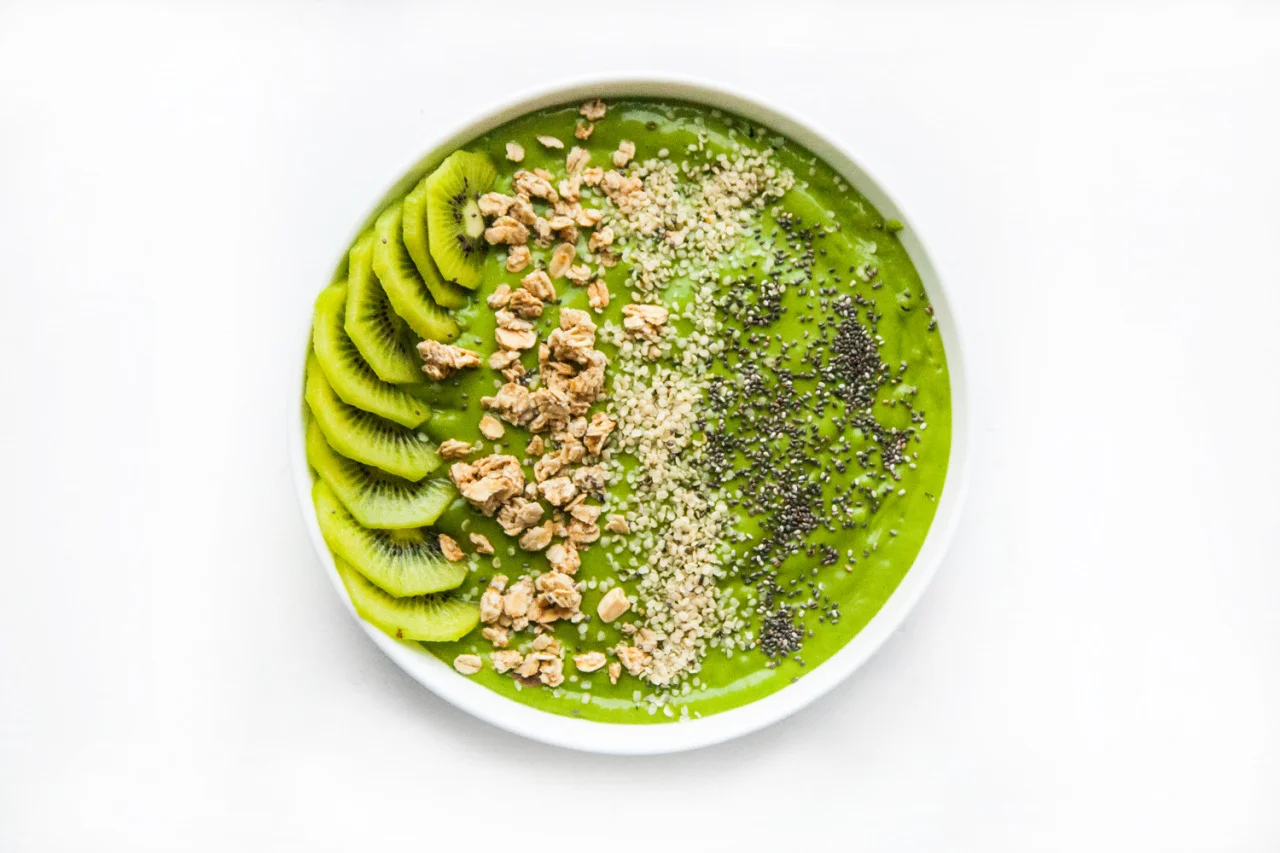 I felt like it might be a good idea to pepper in some food photos too. I’m back into the swing of things for Barre Fitness and it’s back to healthy eating for moi! Here’s a green smoothie bowl that I made and photographed - the recipe for which can be found by clicking HERE .