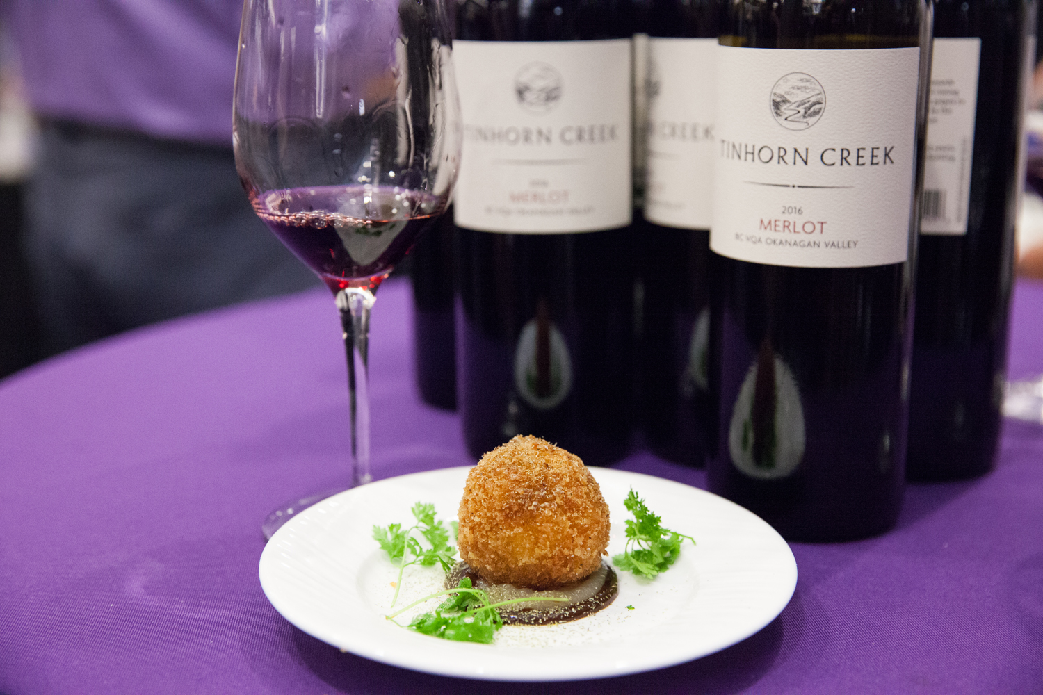 Tinhorn Creek 2016 Merlot with the Miradoro Oxtail Arancini (with Fermented Sunchoke Purée, Cherry Gastrique, Leek Powder & Chervil)