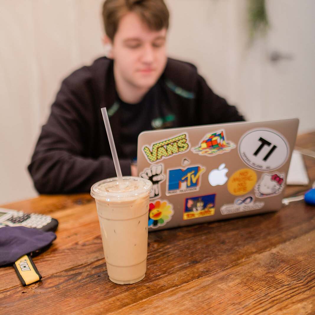 Need a place to get some work done? We have lots of space for you! And delicious fuel to keep you motivated on this Monday!​​​​​​​​​
What gets you motivated on Mondays?

#thegrounds #thegroundsva #coffeeshop #coffee #hotcoffee #coffeeshop #bestcoffee
