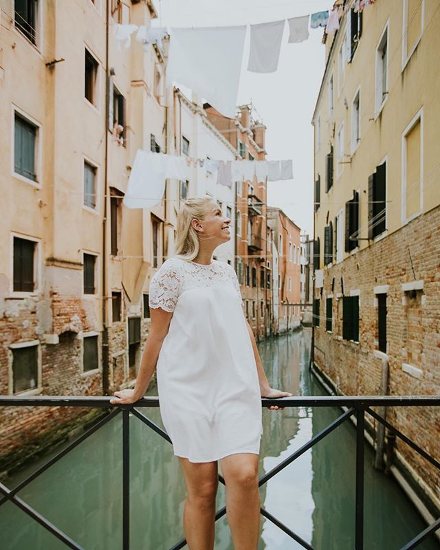 I just realized I still haven&rsquo;t posted any of the Venice photos from this summer, So here&rsquo;s one for the gram.✨🌙 I can still remember the magical atmosphere of Venice through these photos and can&rsquo;t wait to share more with you. Have 