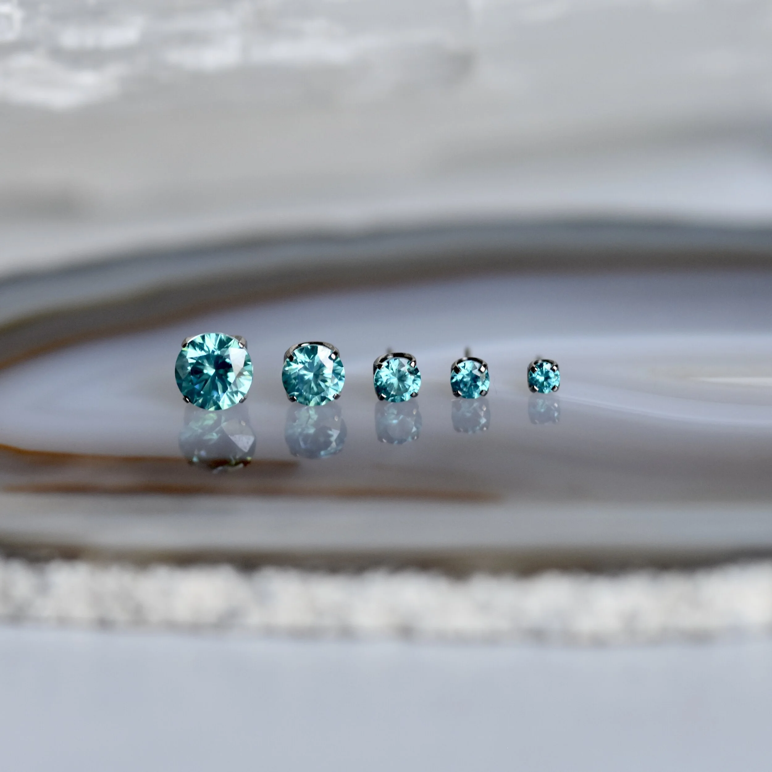 Neometal MGCZ Prong Threadless Top