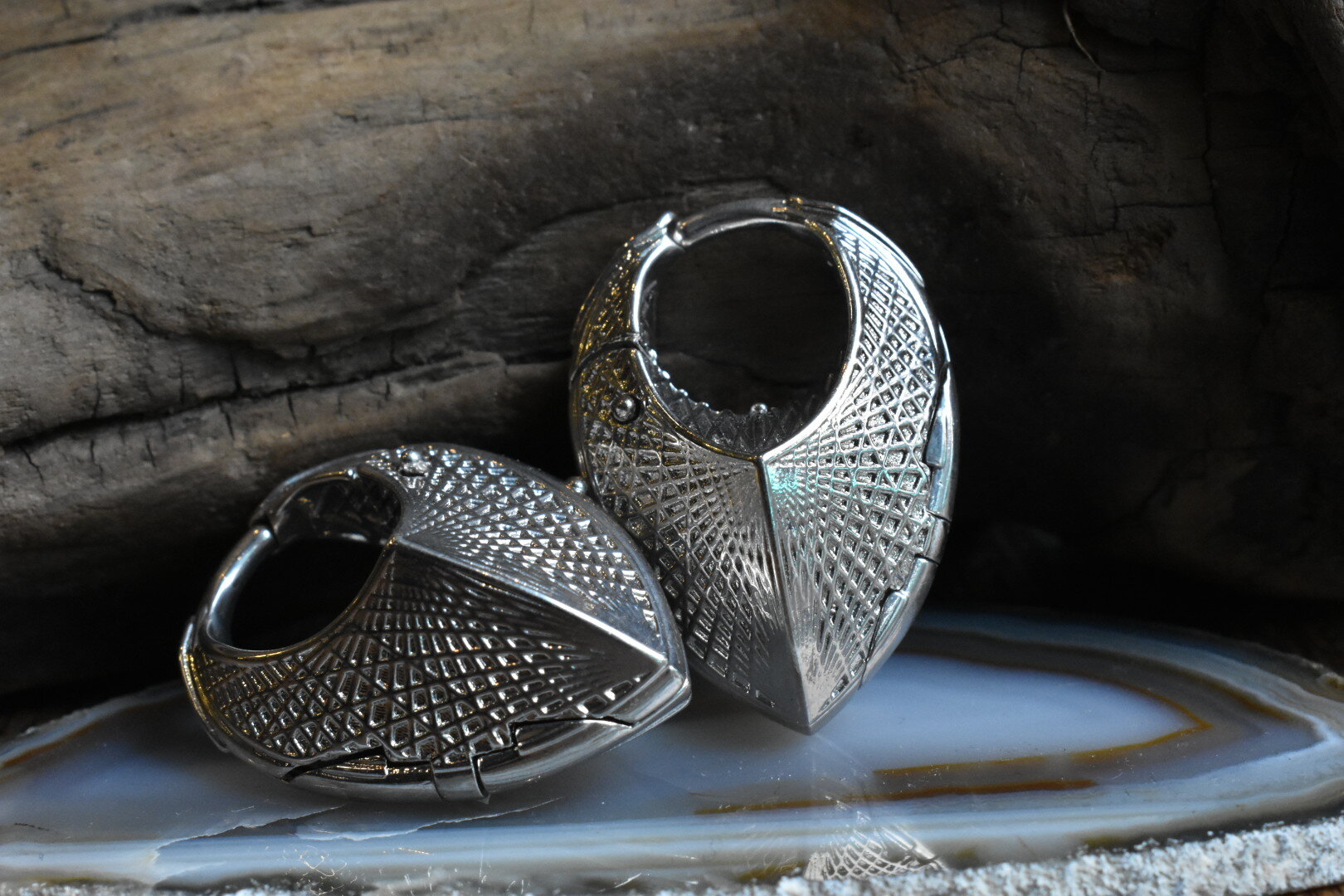 Tether Navigator White Brass