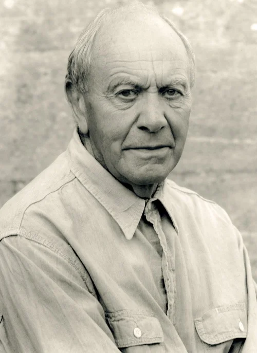 portrait_Lynn_Chadwick.jpg