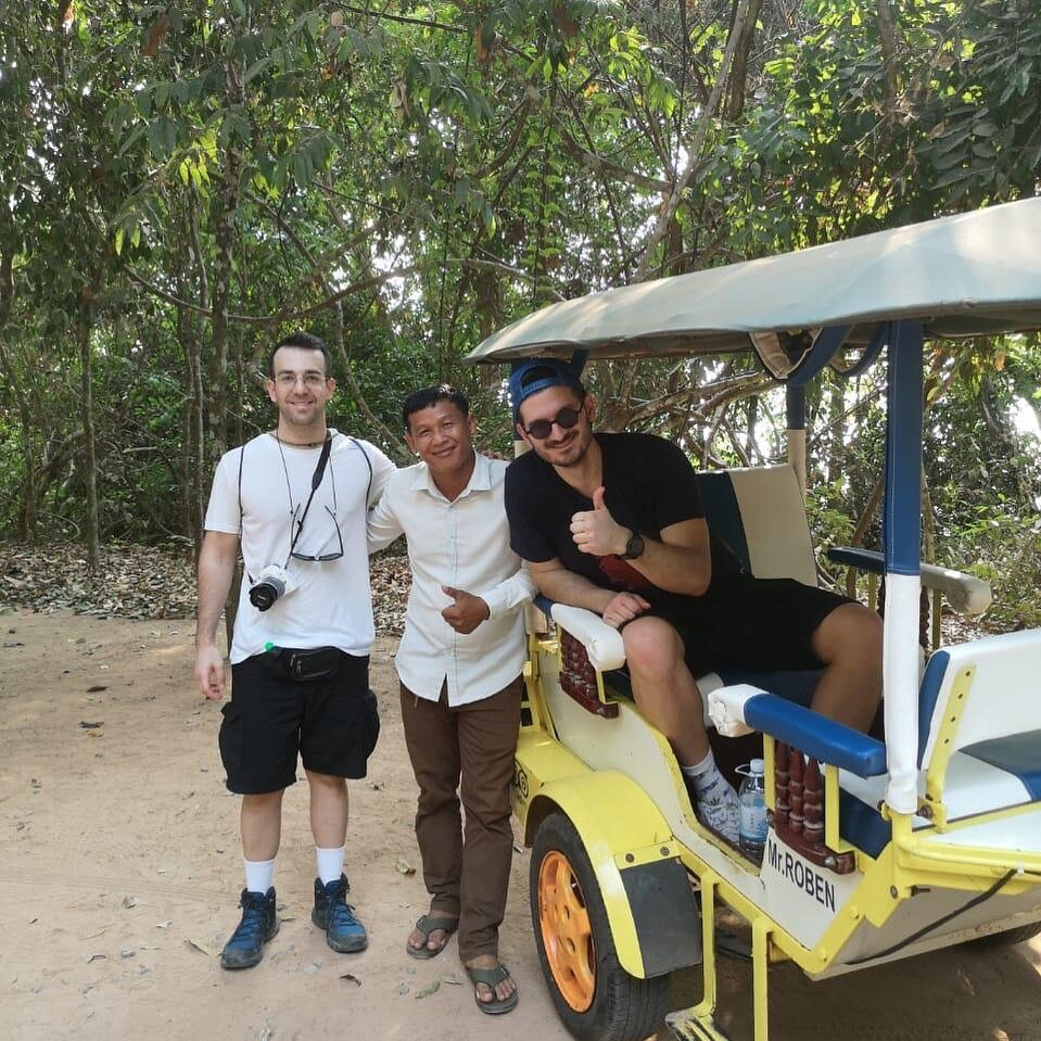 Touring new friends from Greece 🇬🇷. Thank you for visiting my country and choosing me to driving for you. #angkorwatdriver #angkorwattuktuk #siemreap #siemreapdriver #tuktukroben
