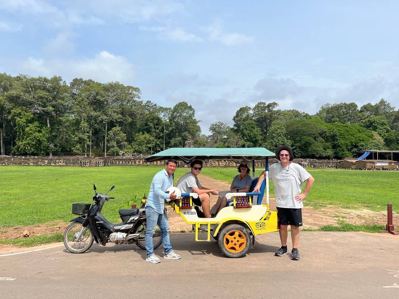 Very nice day for tuk tuk tour. Book online: www.tuktukroben.com