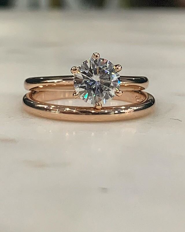 ✨Love is still in the air✨
Some rose gold sparkles going to make one lucky lady very happy.
.
.
.
#rosegold #proposal #stunning #inlove #goals #willyoumarryme #shesaidyes #ido #engaged #diamond #platinum #engagementring #weddingring #custommade #besp