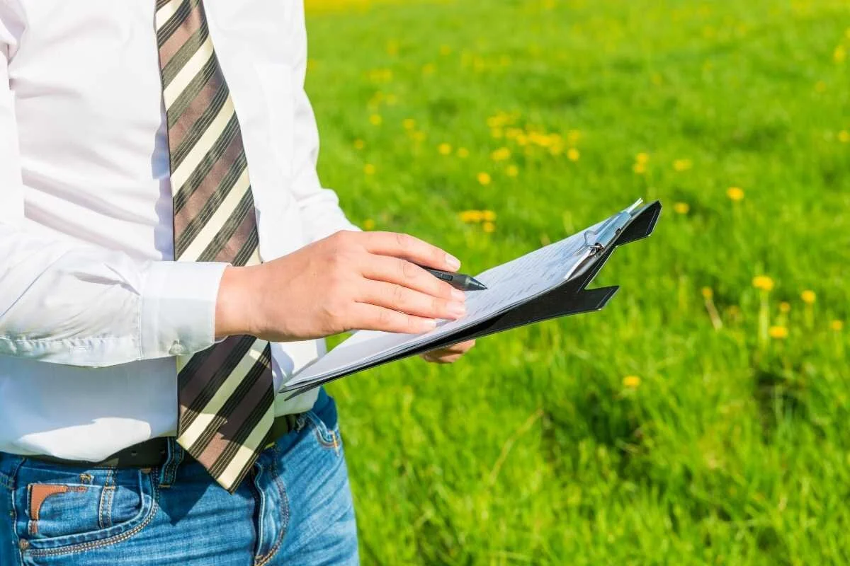 A lawn and garden contract should contain these specific details