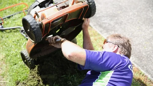 Lawn Mower Keeps Dying When Cutting Grass: Top 5 Fixes You Need
