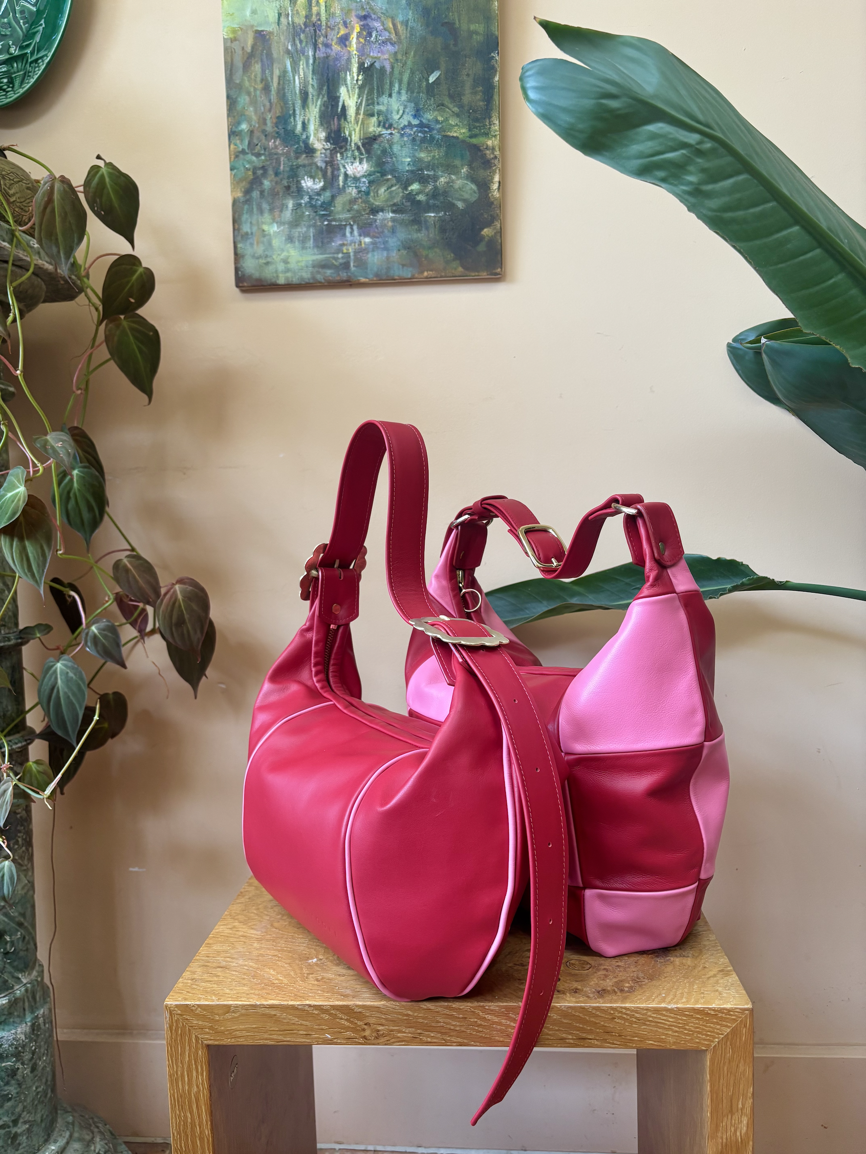 Mou bag Bubblegum & Cherry.png