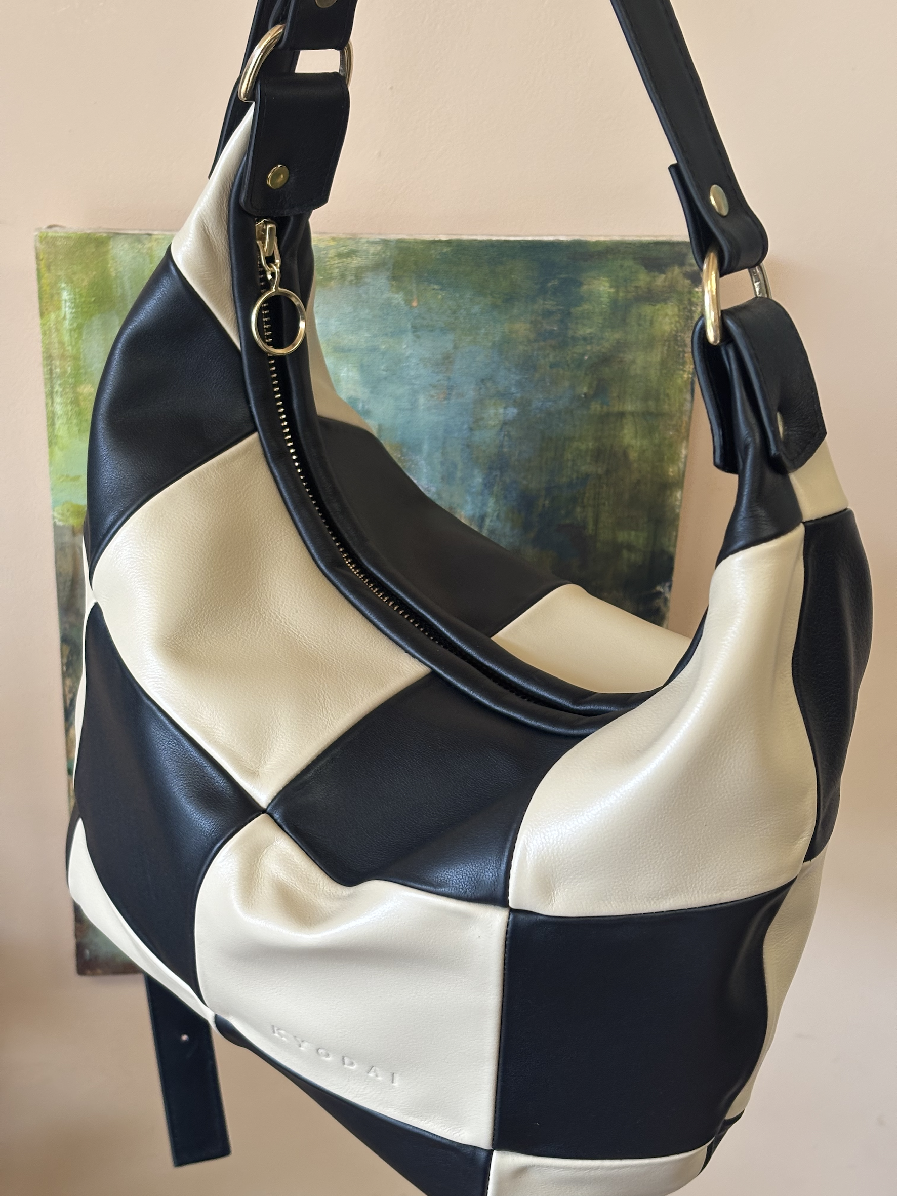 Kyodai Mou bag Biscuit and Black bag.png