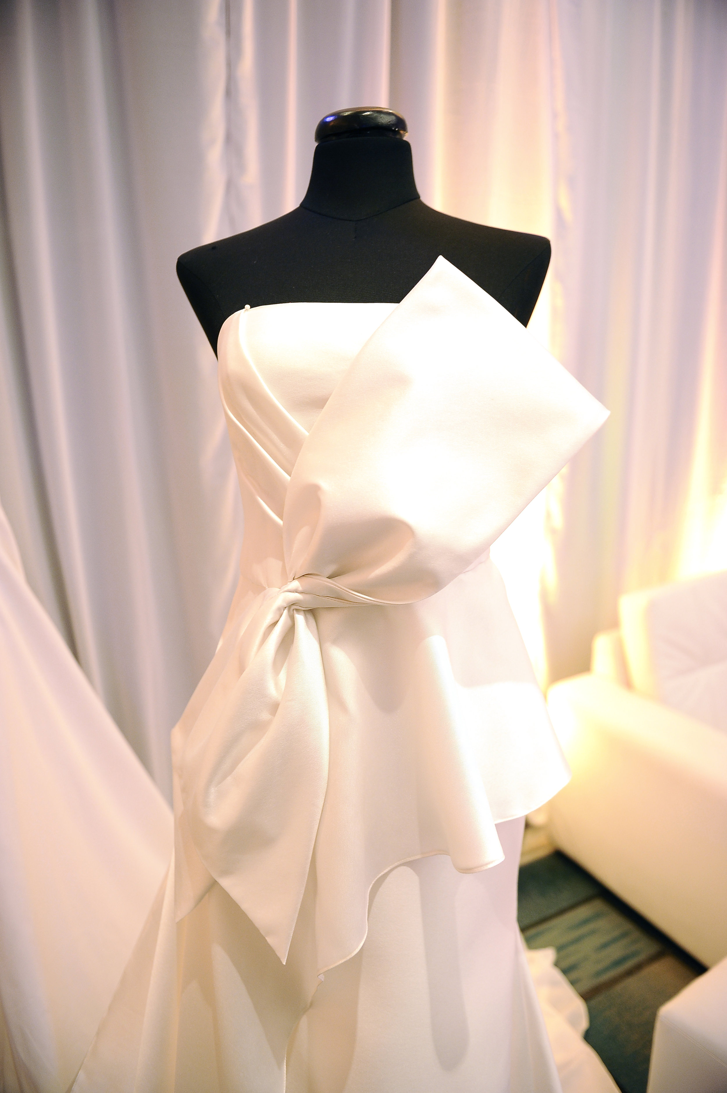 Wedding-Gown-created-by-Vania-Romoff.jpg