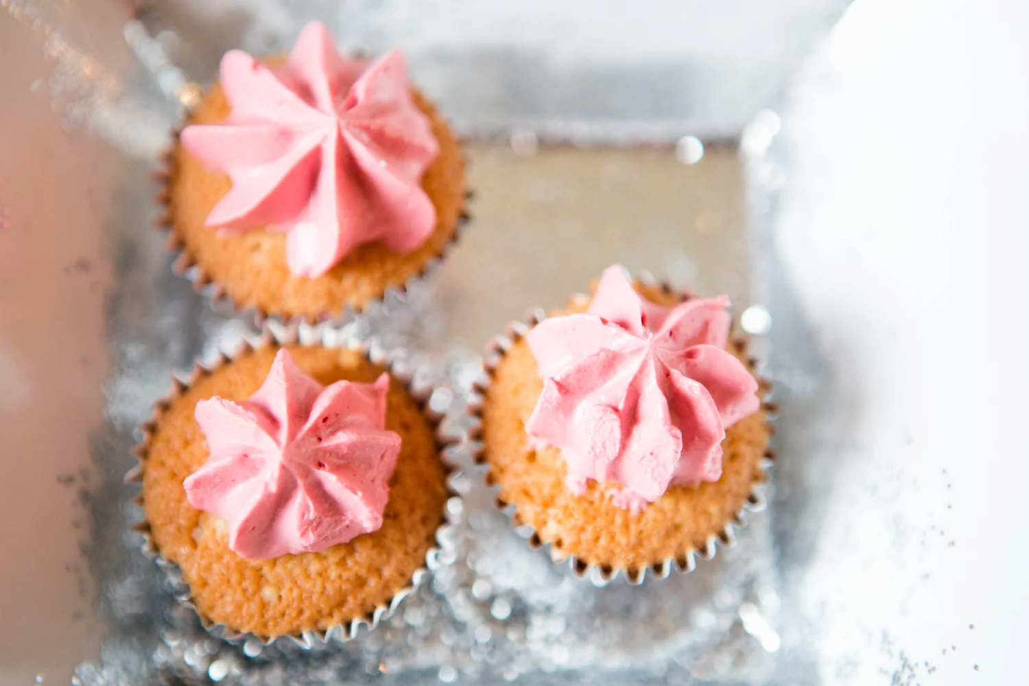 021-SugaredSaffron-Chevron-4371_Lifestyle-Editorial-Photography-cake-LucyWilliamsPhotography.jpg